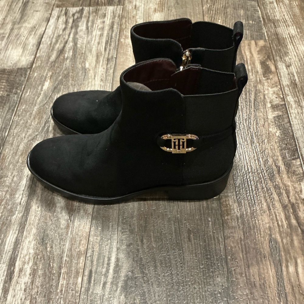 Tommy Hilfiger Women's Black Ankle Booties with Gold Accent Size 8.5 - Picture 8 of 16